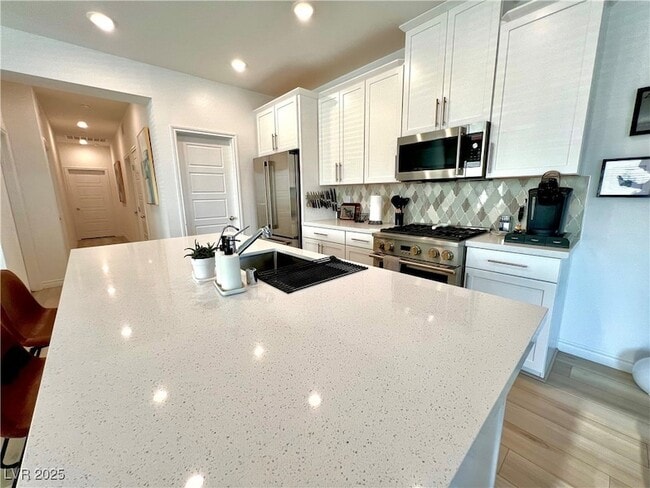 Building Photo - 600 Carriage Hill Dr