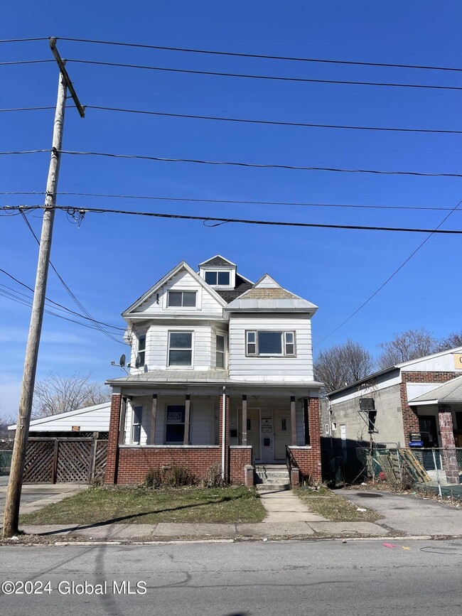 Building Photo - 1675 Van Vranken Ave.