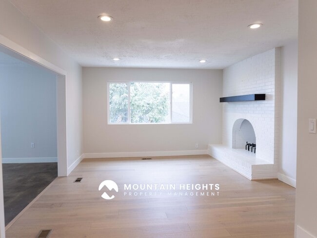 Foto del edificio - 8589 Kings Hill Dr