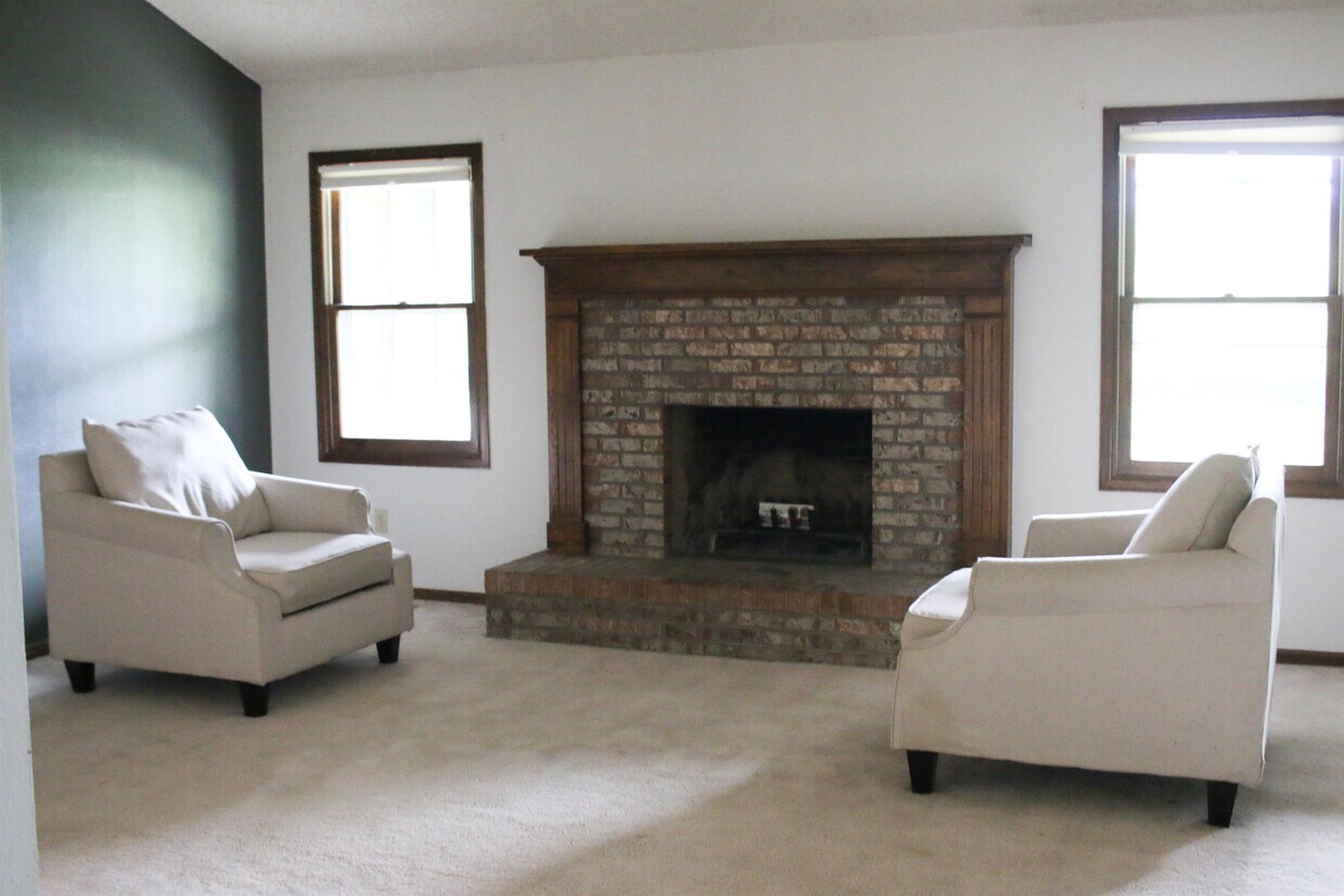 Primary Photo - 7092 S Lewis Ct