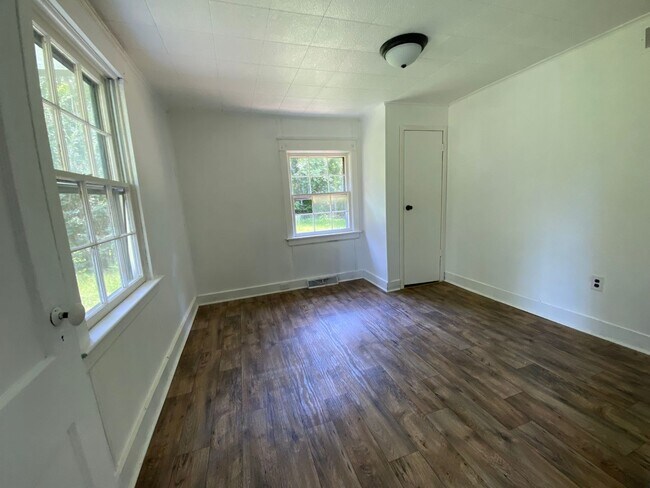 Foto del edificio - 3 Bedroom 1 Bath Available to Rent for $1,...