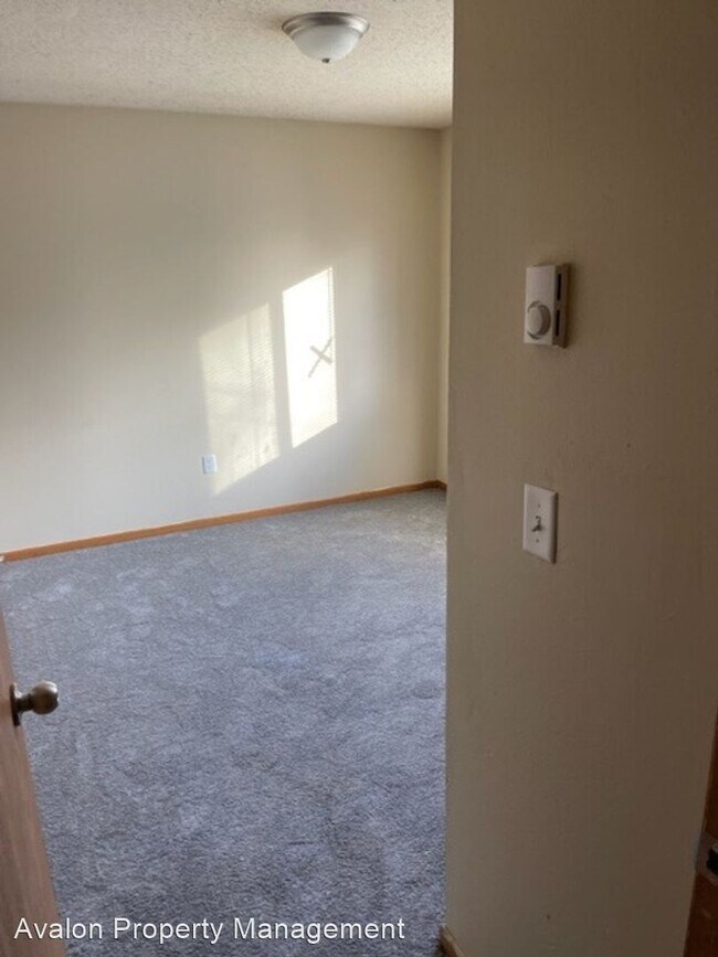 Building Photo - 6 br, 2 bath House - 2324 Queen Ave N