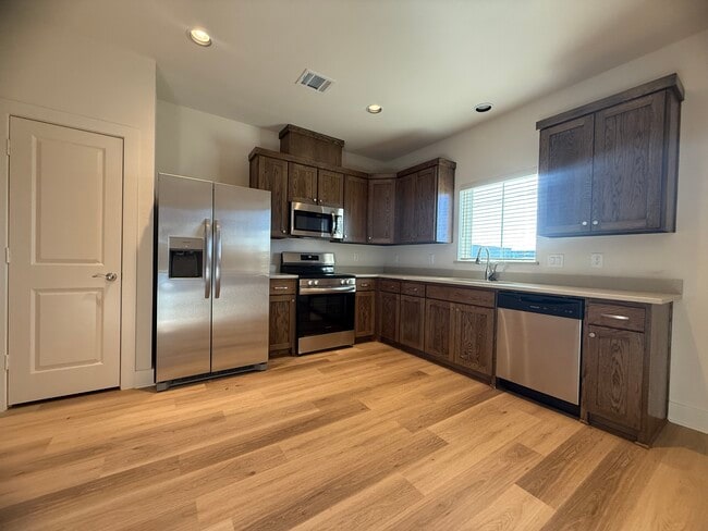 Building Photo - 207 Railroad Ave