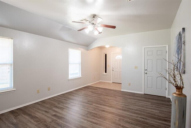 Foto del edificio - 8109 Frye Ln