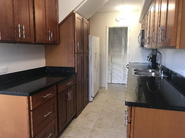 Foto del edificio - MANOALANI 3+den/2.5/2, end unit, split lev...