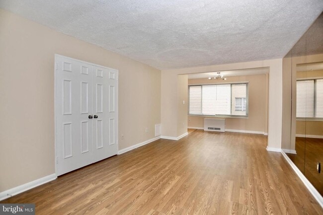 Foto del edificio - Available for immediate move-in.