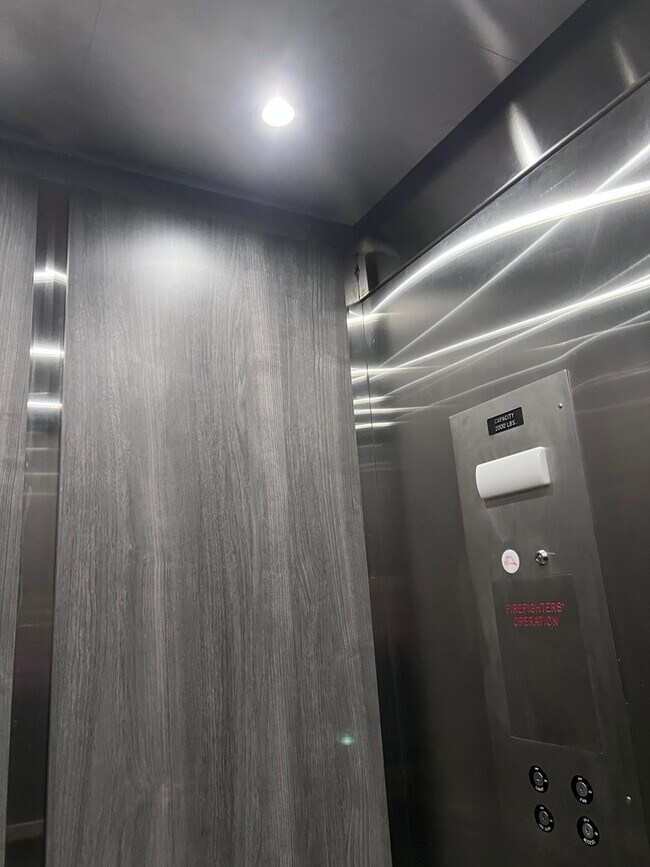 Foto del edificio - 1208 E 64th St