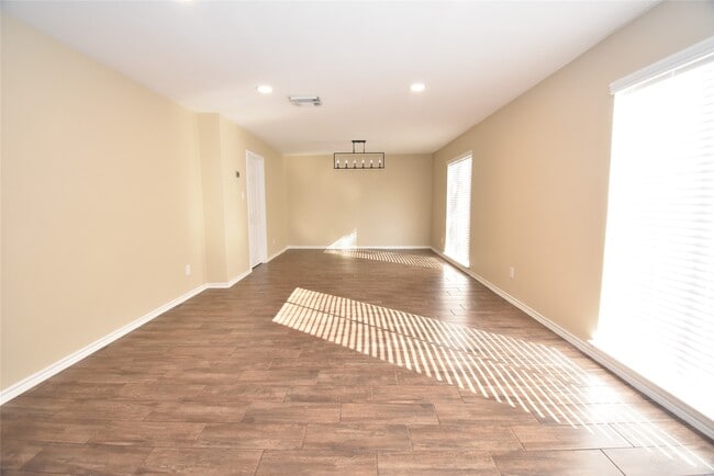 Foto del edificio - 1330 Westgreen Blvd