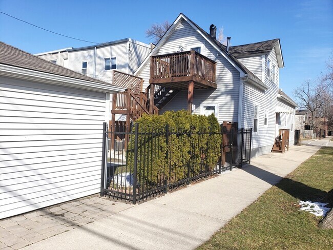 Building Photo - 1500 N Ridgeway Ave