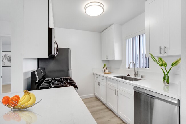 Unit 309 Kitchen - Valleywood Apartments