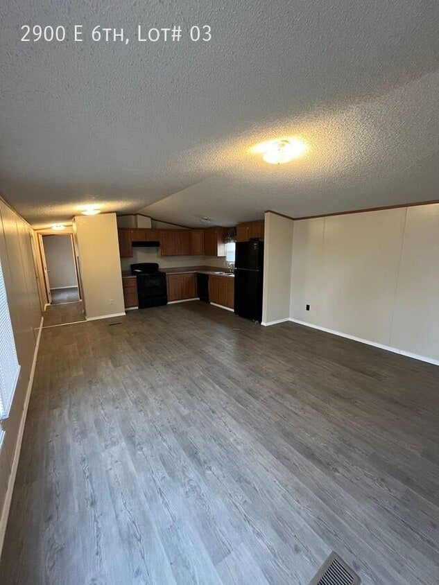 Building Photo - 2900 E 6th Ave