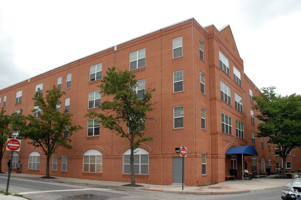 Building Photo - Benet House