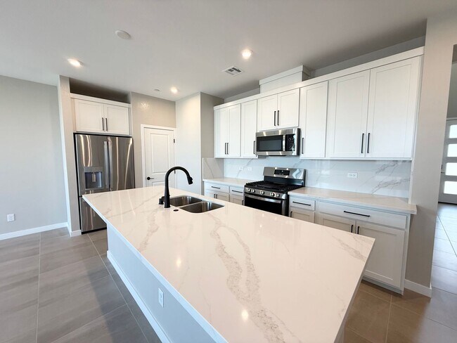 Building Photo - 3/BD 2.5/BA Brand New Modern Townhome in S...