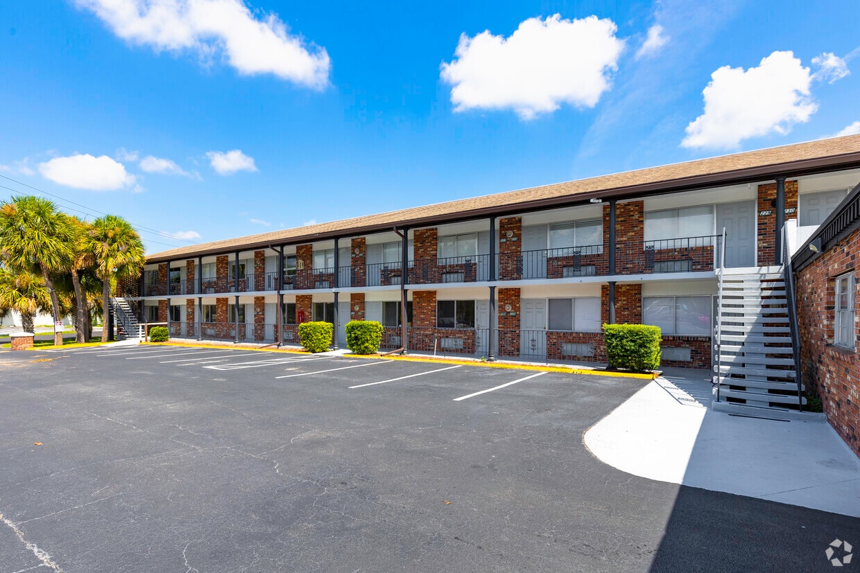 Primary Photo - Cocoa Village Flats