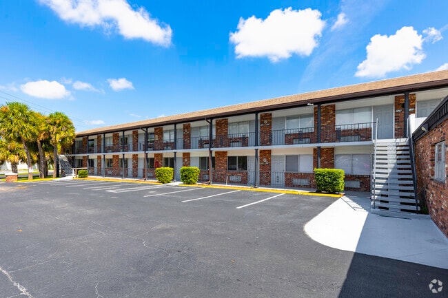 301 Avenida Forrest Cocoa, FL 32922 - Cocoa Village Flats
