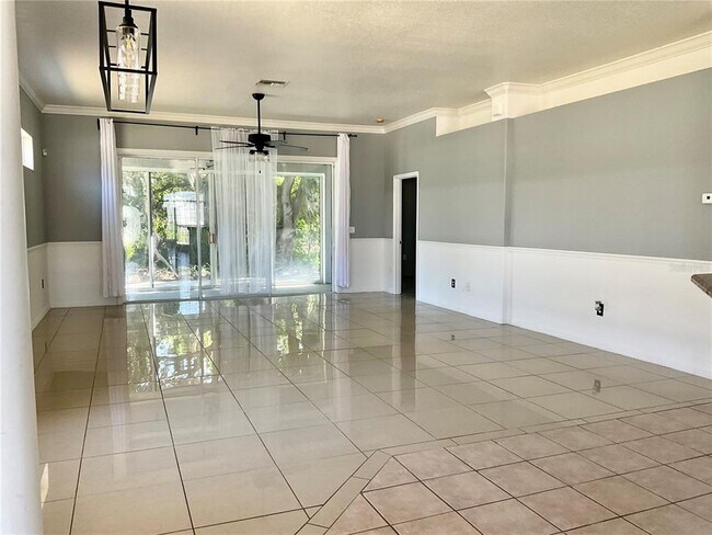Building Photo - 132 Golf Aire Blvd