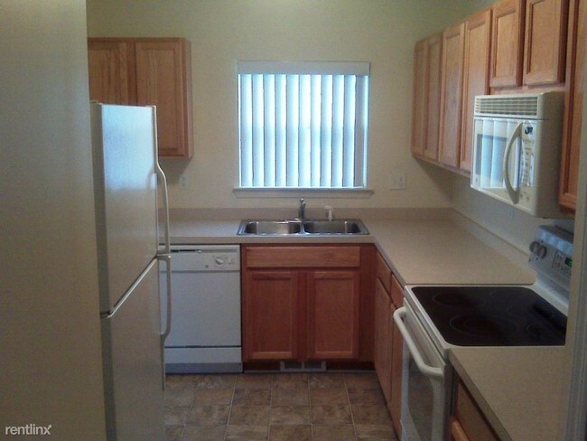 Building Photo - 16727 Carriage Way
