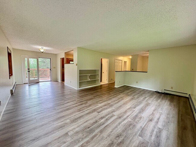 Building Photo - Dog friendly, 3 bedroom home in the hills