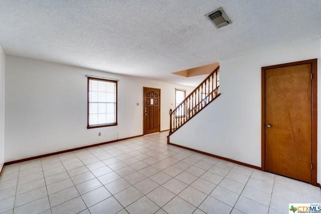 Foto del edificio - 112 Castlewood Dr