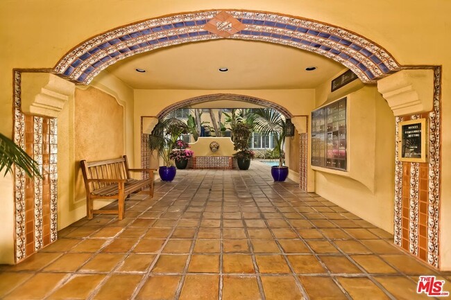 Foto del edificio - 1615 N Laurel Ave