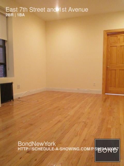 Building Photo - 111 E 7th St