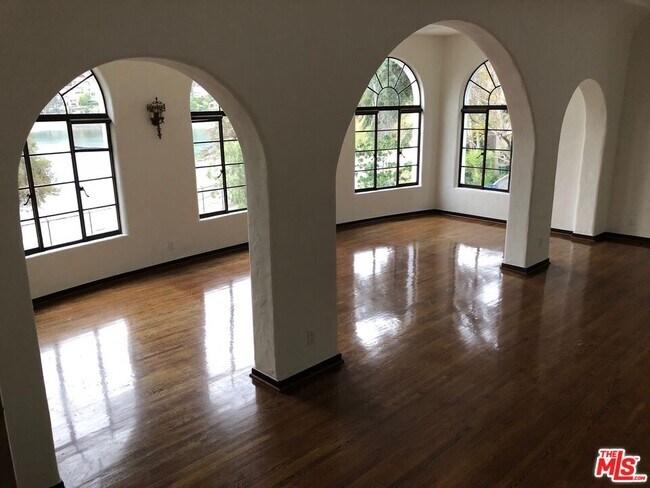 Foto del edificio - 2000 Balmer Dr