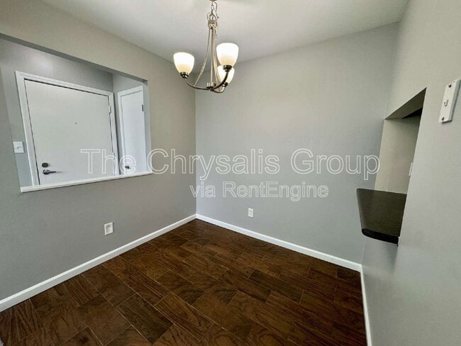 Building Photo - 606 E McKinley Rd