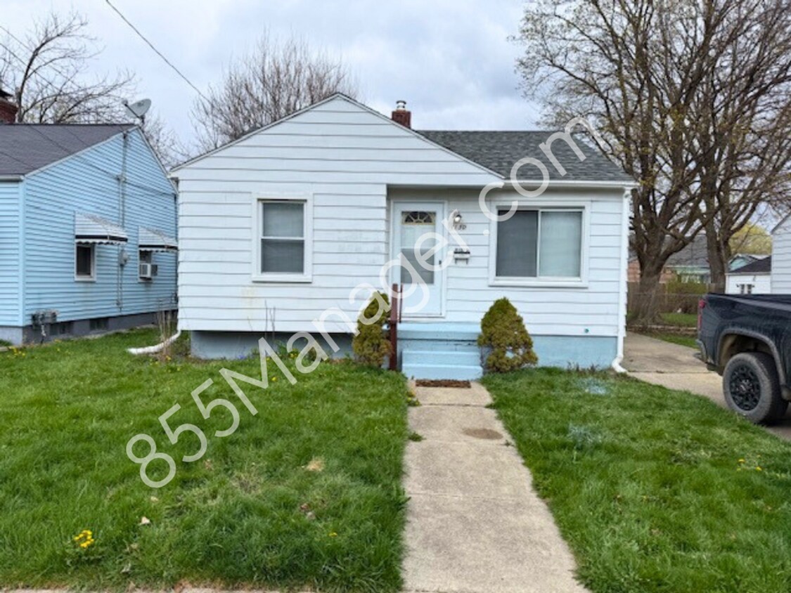 Foto principal - Updated 2-Bedroom Home in Flint – Fresh 20...