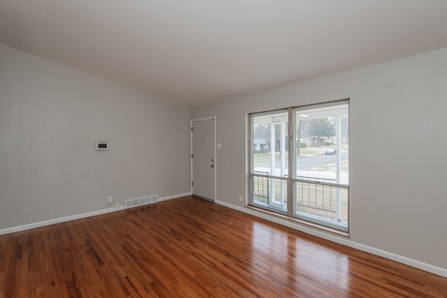 Building Photo - 1145 St Anthony Ln
