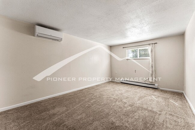 Building Photo - Spacious Home with Washer/Dryer and AC!