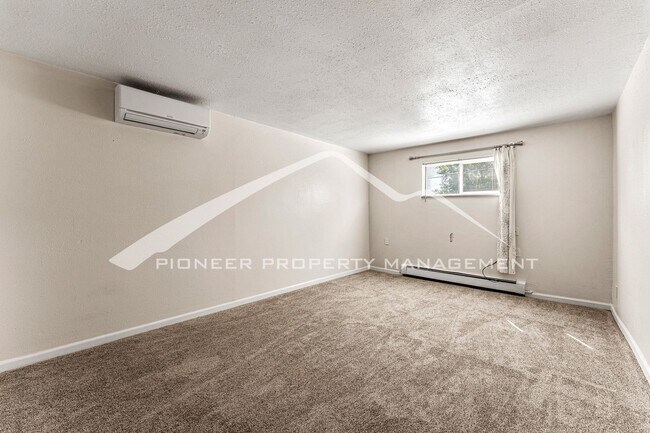 Foto del edificio - Spacious Home with Washer/Dryer and AC!