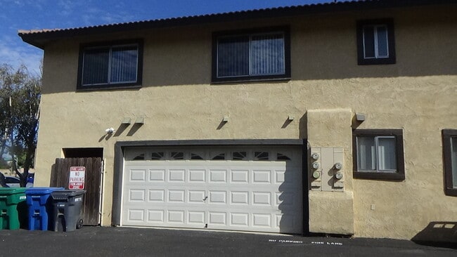 Attached 2 Car Garage - 725 Summerwood Ln