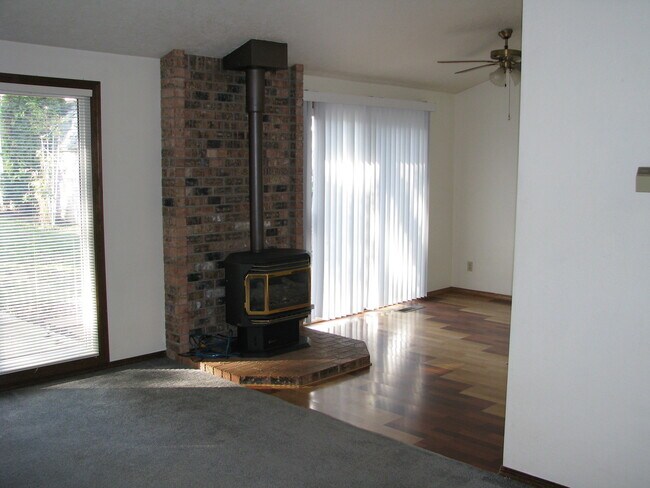 Foto del edificio - Three Bedroom with Wood Stove