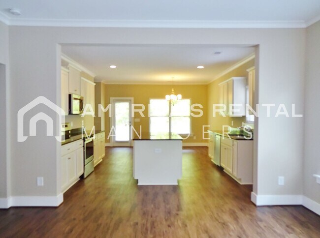 Building Photo - Gorgeous 2 -Story Home for Rent in Lake Cy...