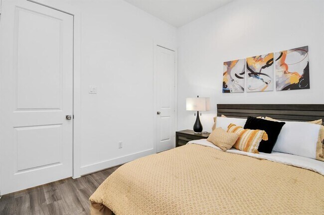 Foto del edificio - 9018 Laverne Laurel Ln