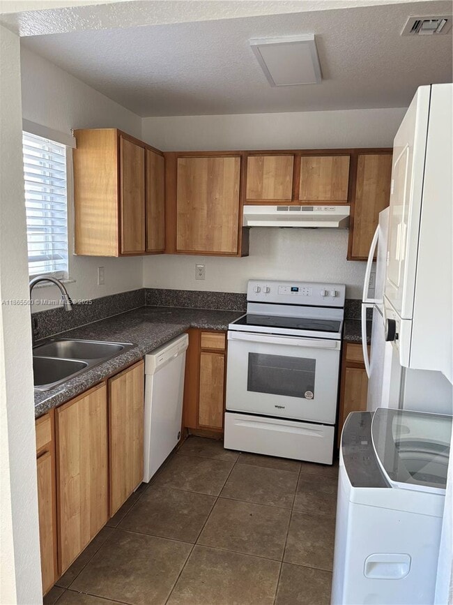 Foto del edificio - 2062 NE 167th St