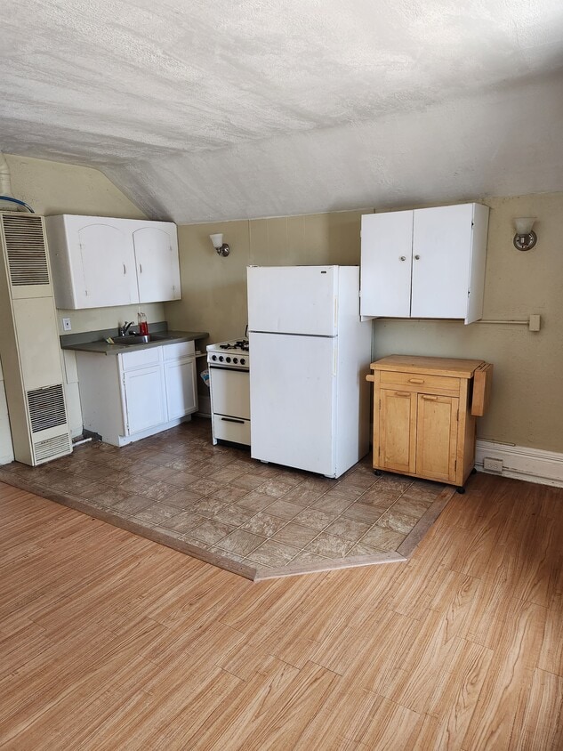 701 State St Unit 2, Bay City, MI 48706 Apartments in Bay City, MI