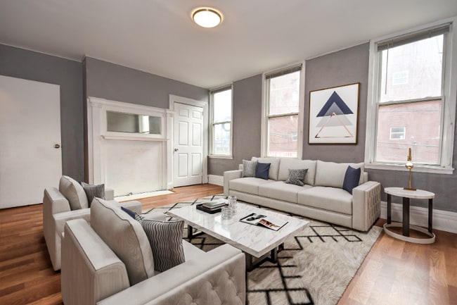 Photo - 375 1/2 Main St House