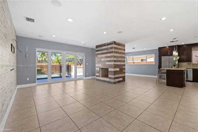Building Photo - 3 br, 2 bath House - 5840 SW 93rd Pl