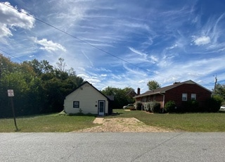 Building Photo - 5600 White Oak Dr