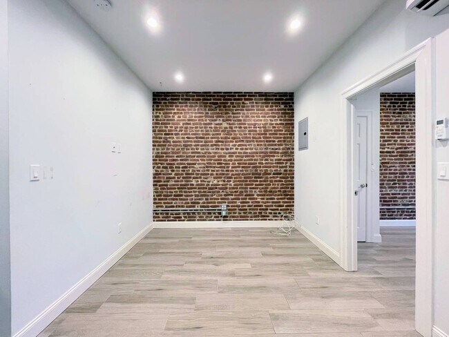 Building Photo - 60-19 68th Ave