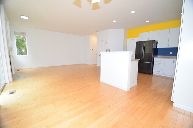 Foto del edificio - 432 NE 57th Ave