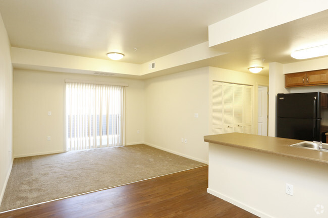 2BR, 2BA - Willow - Copper Peak Apartments