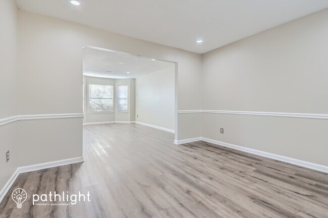 Foto del edificio - 589 Lakewater View Ln