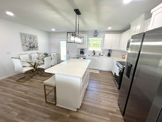 Foto del edificio - Available June!