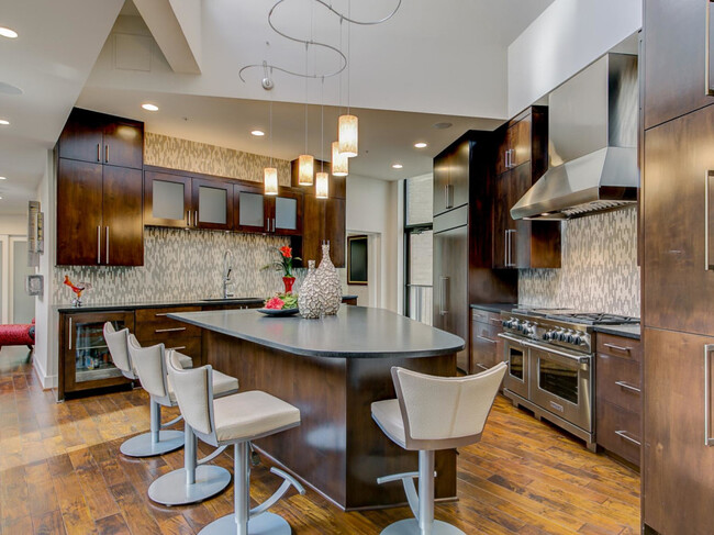Foto del edificio - 411 West 7th-2117