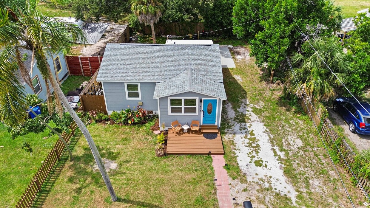 Foto principal - 1815-1812 12th St S