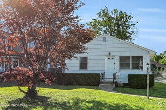 Building Photo - 157 Rumson Rd