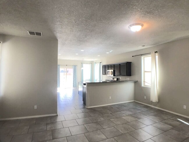 Building Photo - Beautiful 3-Bedroom Home in Tierra Oeste – Modern Comfort in NW Albuquerque