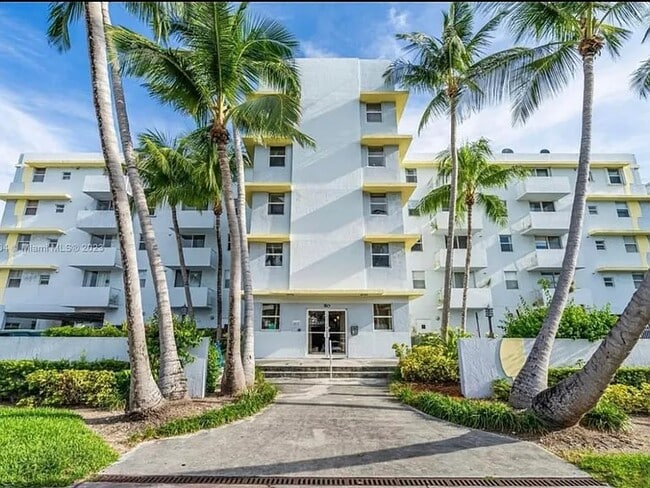 Foto del edificio - 80 S Shore Dr